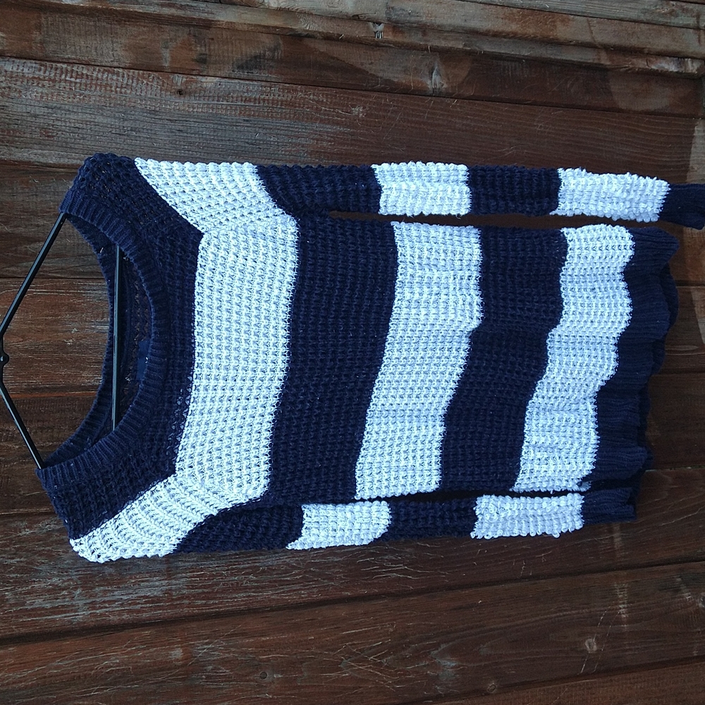 Women's striped dark navy blue and white sweater. American Eagle.